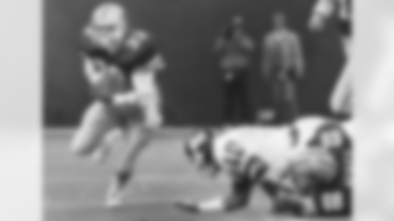 *12) At the Giants on Nov. 9, 1980, this Cowboys running back ran for 183 yards, one of only nine players in NFL history to rush for at least 180 against the New York Football Club. Who was it? *

On a rainy day that limited the Cowboys passing attack to just 155 yards, Tony Dorsett carried the load and averaged 7.6 yards per carry on his way to the second-highest rushing effort of his career. That performance also included a pair of touchdowns, the second of which gave Dallas a 35-28 lead heading into the fourth quarter. But the Giants, who had a 1-8 record coming into the game, tied the score and then kicked a field goal with just 1:07 remaining to steal a 38-35 win.