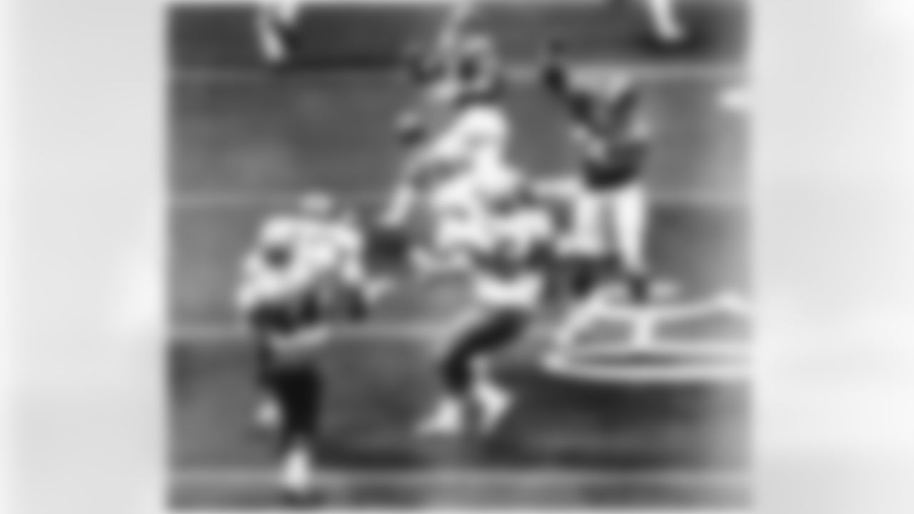 11) Also in Super Bowl XII, which Cowboy became the first running back in NFL history to throw a touchdown pass in the championship game.
With just more than seven minutes remaining, Robert Newhouse, who was largely used as a fullback, took the pitch from Roger Staubach, rolled to his left and then lofted a 29-yard pass to wideout Golden Richards in the end zone for the touchdown. Since then, only two other running backs have thrown a scoring pass in the Super Bowl: the Rams' Lawrence McCutcheon in Super Bowl XIV and Cincinnati's Joe Mixon in Super Bowl LVI.