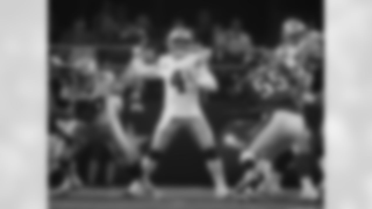 *2) On Dec. 9, 2018, against Philadelphia, Dak Prescott set this single-game franchise passing record. *
Prescott completed 42 of his pass attempts to set the team mark in the Cowboys' 29-23 overtime victory against their NFC East rivals. In all, he totaled 455 passing yards, which was a career high at the time, and threw three touchdown passes to Amari Cooper, including the game-winner. Prescott is one of just 14 quarterbacks in NFL history to complete at least 42 passes in a game but is the only one on that list to have done it twice. He tied his franchise record with 42 completions in a 31-29 loss at Tampa Bay on Sept. 9, 2021.