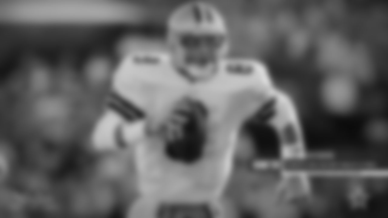 Troy Aikman (1993), 5th – Overshadowed by Emmitt Smith's incredible MVP season, Aikman was 11-3 as a starter and also put up career numbers, finishing with a 99.0 quarterback rating, the highest of his Hall of Fame career. Also, his 69.1 completion percentage led the NFL that season.