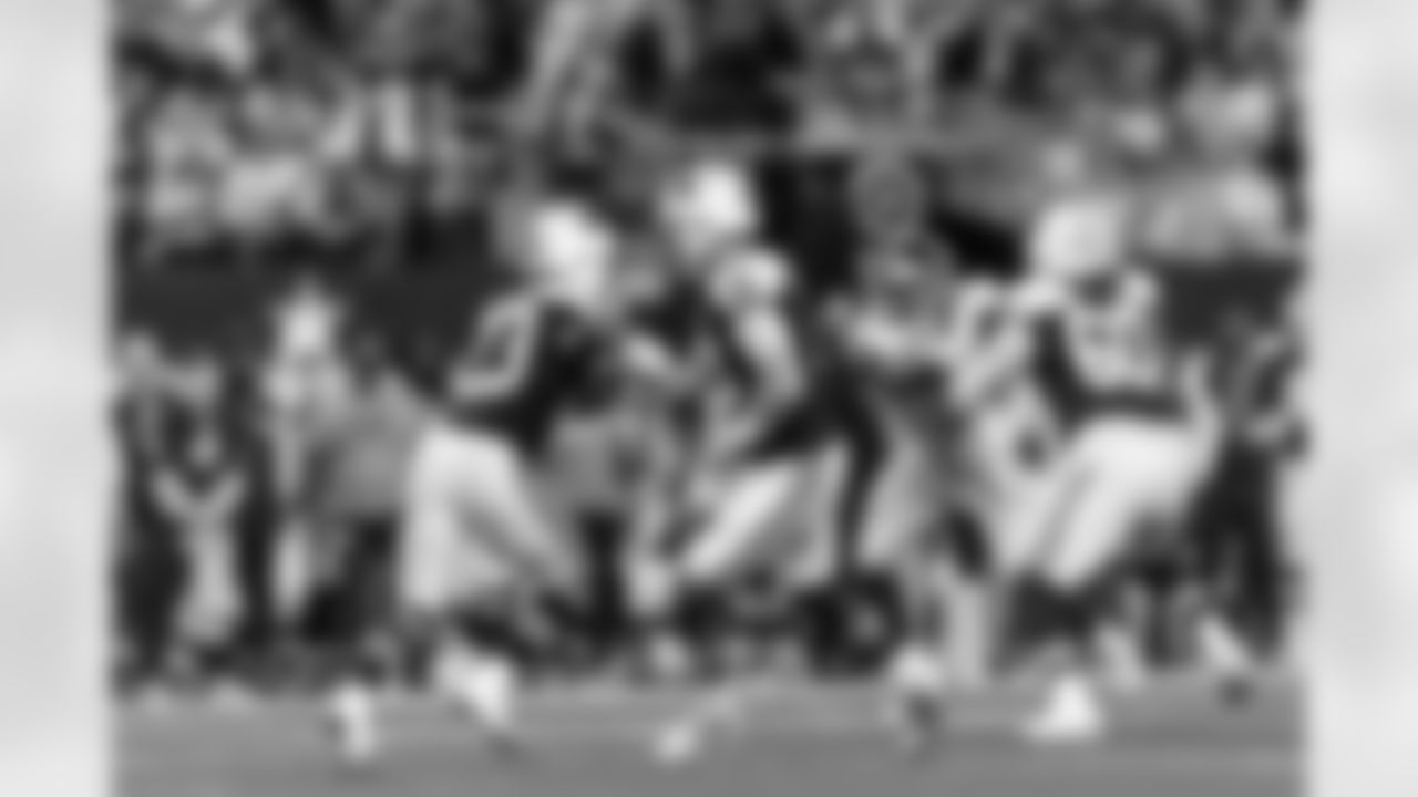 What's better than 24?...25!
Dallas stuck to the ground game last week as they tallied a season-high 32 carries for 122 rushing yards. In doing so, they improved to a 4-0 record when attempting at least 25 rushes during the 2024 season. Their wins have come against the Browns, Steelers, Commanders and now Giants.