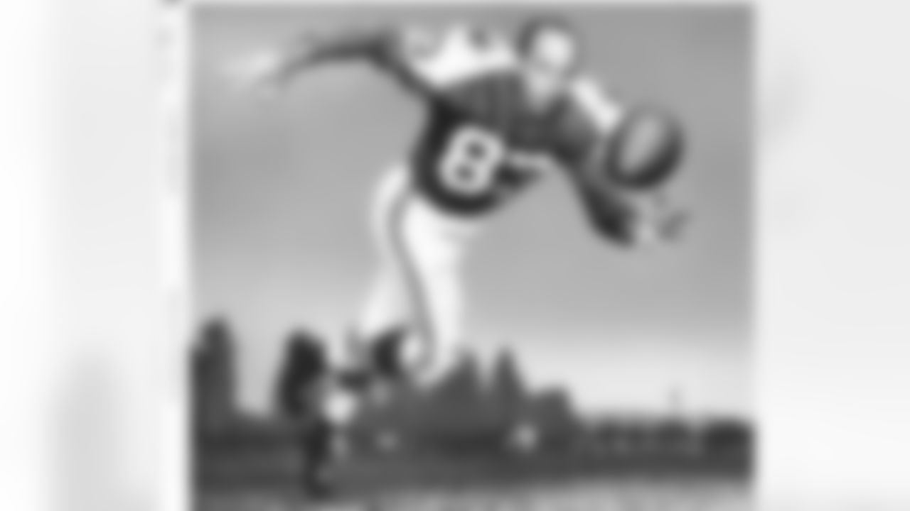 *3) This long-time Lions receiver scored the first touchdown in Cowboys history and was also the team's first Pro Bowler. *

Jim Doran spent nine seasons in Detroit from 1951-59 before being selected by the Cowboys in the 1960 expansion draft. In the team's inaugural game, played on Sept. 24, 1960, against the Steelers, he would haul in a pass and race to the end zone for a 75-yard touchdown, the first in franchise history. Unfortunately, Dallas lost to Pittsburgh, 35-28, but Doran would go on to lead the team in both catches (31) and receiving yards (554) that season to earn both the Cowboys' only Pro Bowl invite and the only one of his career.