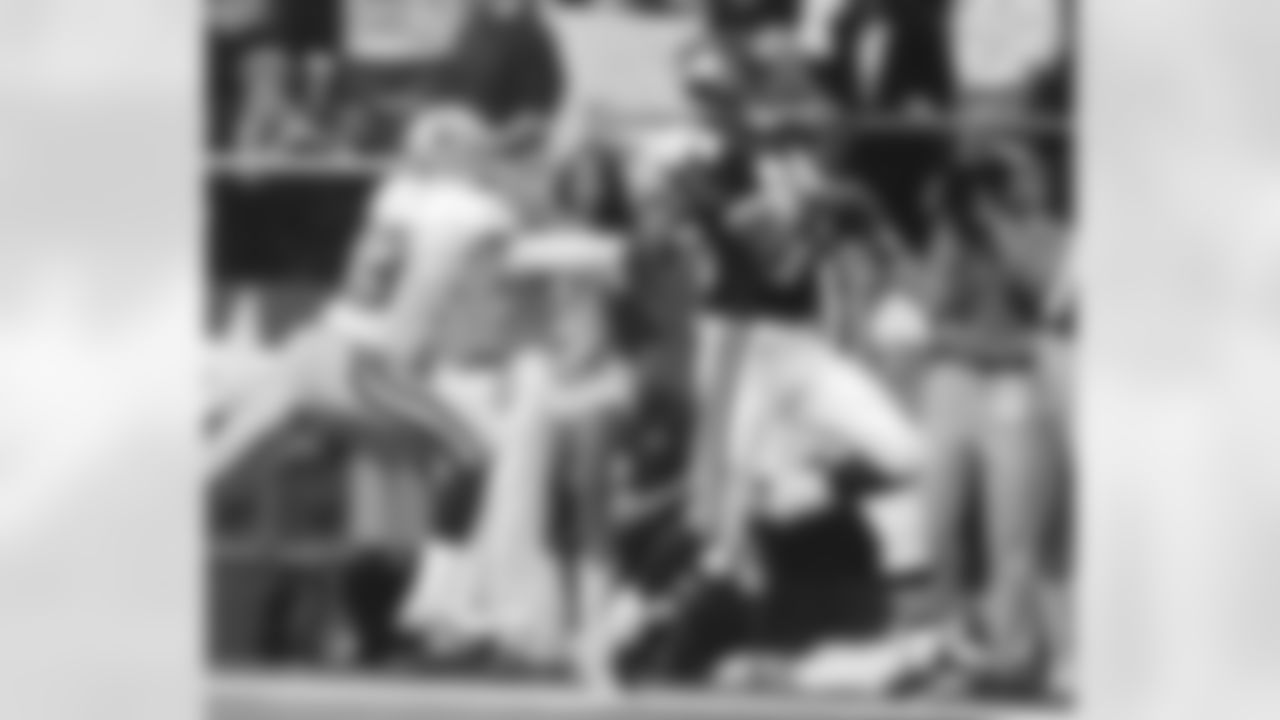 4) What rookie wide receiver and future Pro Football Hall of Famer led the Vikings to victory over the Cowboys on Thanksgiving Day 1998?
Randy Moss had expected Dallas to select him in the 1998 draft, but although he was available when the team went on the clock at pick No. 8, the Cowboys instead selected defensive end Greg Ellis. Needless to say, Moss wasn't happy, and when these two teams then faced off on Thanksgiving, he enacted his revenge. Sure, he only had three catches in the game, but he totaled 163 receiving yards as all three grabs went for touchdowns in the Vikings' 46-36 win. In truth, Moss never forgave the Cowboys. Over his 14-year NFL career, he went 7-0 against Dallas with 10 touchdown catches and 662 yards.