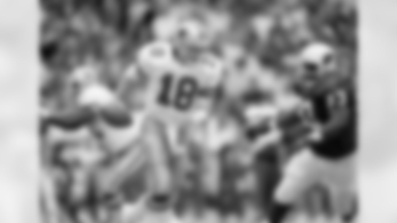 *18) Jason Garrett's playing career is known mostly for his Thanksgiving Day win over the Packers in 1994. But his first career start occurred against the Cardinals in 1993. What veteran relieved him in the first half and finished the game? *
Bernie Kosar was signed earlier that week to help the Cowboys after Troy Aikman's injury. While Garrett got the start, Kosar finished the job, leading the Cowboys to a 20-15 win.