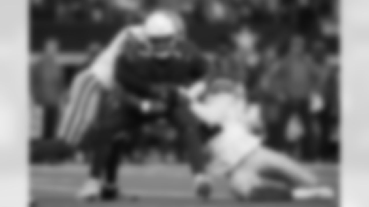 The Rook and the Vet
Rookie DE Donovan Ezeiruaku and his veteran counterpart Jadeveon Clowney, who started opposite one another on Monday night, were some of the lone bright spots for the Cowboys in Monday's loss. 
The two combined for two sacks, seven QB pressures and five run tackles on the night, constantly finding their way into the backfield in big moments although it didn't end up being enough for Dallas in the long run. 
As a unit, the Cowboys defensive front had one of their better performances of the season with five sacks and 21 QB pressures, but a majority of it came in the second half.