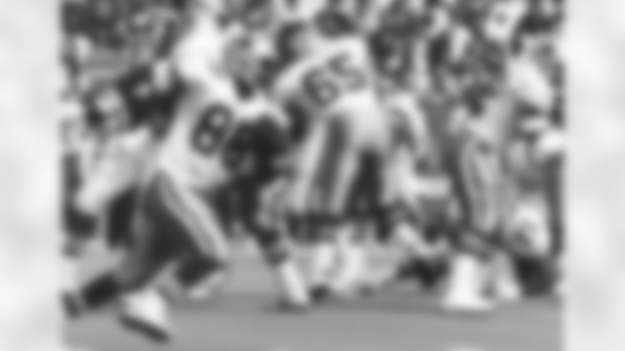 *6) Who returned a kickoff 97 yards for a touchdown against the Chiefs on Oct. 22, 1989? *
There weren't many highlight moments during that 1989 season, the first in the Jerry Jones/Jimmy Johnson era, but James Dixon provided one with a kickoff return that is tied for the 10th-longest in team record books. Unfortunately, his effort wasn't enough as Dallas eventually lost the game, 36-28. Dixon, though, would go on to lead the NFL in both kickoff return attempts (47) and yards (1,181) that season.