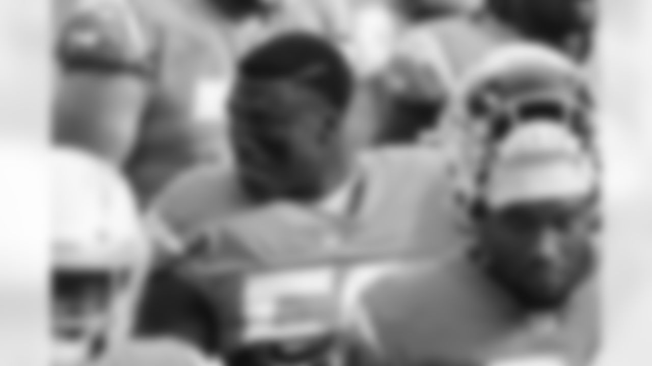 Drafted in the first round in 2020 (23rd overall) by the Chargers, Murray shined in his rookie season, leading the team in tackles with 107, setting a new Chargers rookie record. This performance earned him a spot on the PFWA All-Rookie team. He started all 16 games that season.