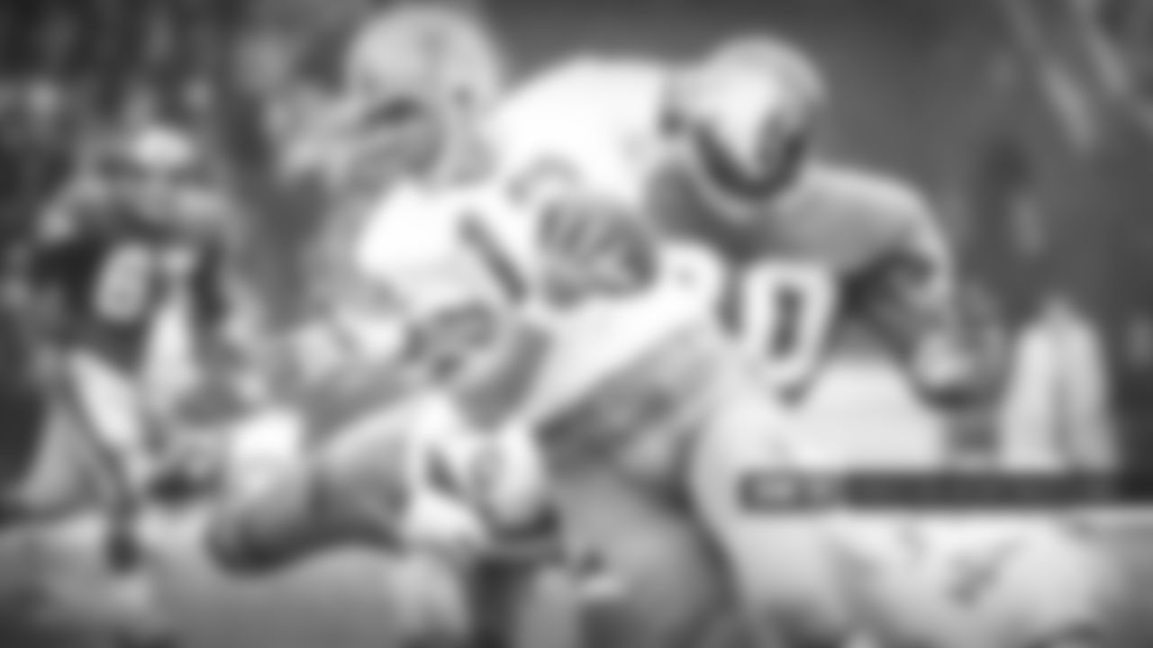 Roger Staubach (2nd), 1971 – When he finally was named starting quarterback in the middle of the season, Staubach and the Cowboys took off, winning the Super Bowl that season. He also led the entire NFL in quarterback rating (104.8) and had a 15-4 touchdown to interception ratio.