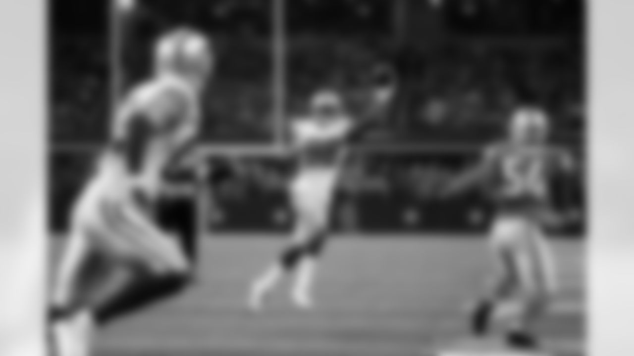 *18) Who caught Dez Bryant's only touchdown pass of his career? *

In a 2016 blowout over the Lions, Dez Bryant tossed a touchdown pass to Jason Witten. Bryant only threw one pass for his entire career, resulting in this play, giving him a 147.9 career QB rating. As for Witten, he caught TDs from 12 players in his career but Bryant is the only non-quarterback.