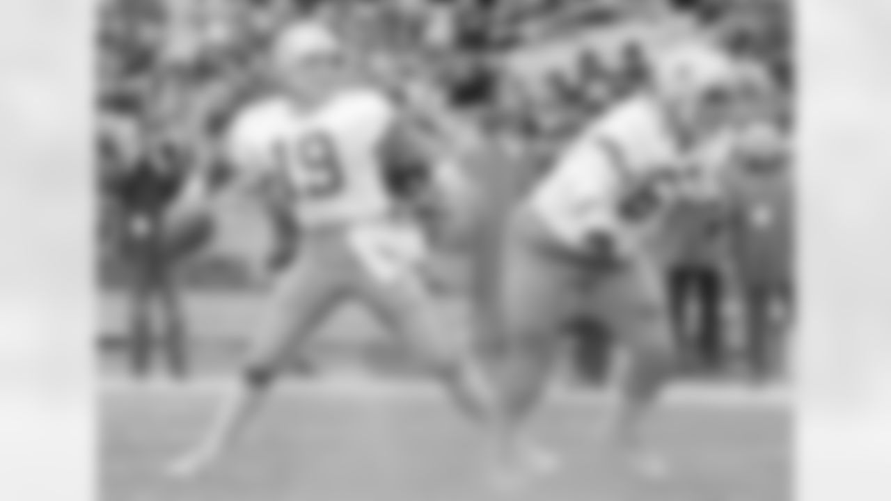 4) After his Thanksgiving heroics in 1974, what Cowboys backup quarterback was traded to the Chargers two years later?
The highlight of Clint Longley's career was leading Dallas on a furious comeback to defeat rival Washington, 24-23, on Thanksgiving Day 1974. But two seasons later, with Danny White now on hand to supplant him as the backup quarterback behind Roger Staubach, a frustrated Longley decided he'd force the Cowboys to trade him. How did he do it? By sucker-punching Staubach during training camp. That definitely did the trick as he was quickly packed off to San Deigo. However, he only played four games with the Chargers in what turned out to be his final action in the NFL.