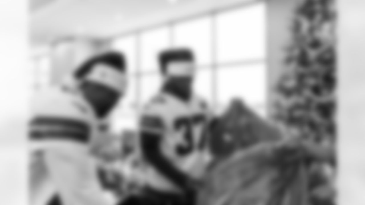 20251201_Rookie_Club_Angel Tree-16