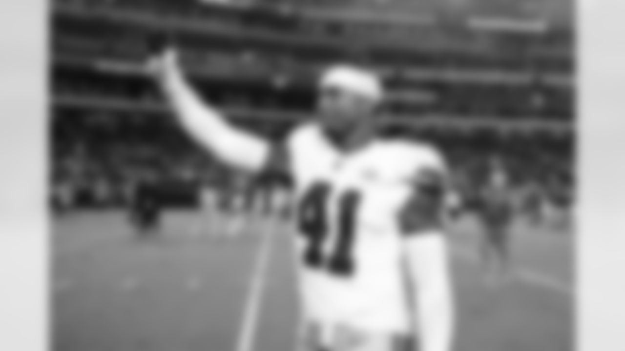 *12) Which current Cowboys defensive end was born in Philadelphia and grew up in the suburb of Williamstown, New Jersey? *
Donovan Ezeiruaku was a star at Williamstown High School, posting 47 tackles in nine games during his senior season before moving on to Boston College. With the Eagles, he earned ACC Defensive Player of the Year honors in his final season and received the Ted Hendricks Award as college football's top defensive end. Selected by the Cowboys in the second round of the 2025 draft, Ezeiruaku is now enjoying his rookie campaign in the NFL.