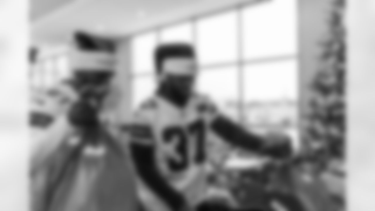 20251201_Rookie_Club_Angel Tree-15