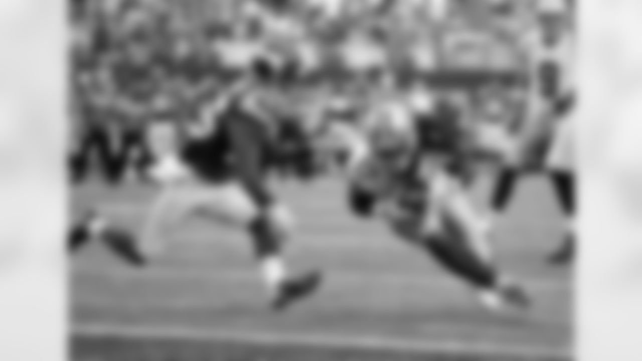 *19) Who scored the game-winning touchdown pass from Tony Romo to defeat the Vikings in 2013 - the last win over Minnesota at AT&T Stadium? *
With a last-minute drive, Romo found Dwayne Harris over the middle for a 7-yard touchdown to give Dallas the 27-23 win over the Vikings.