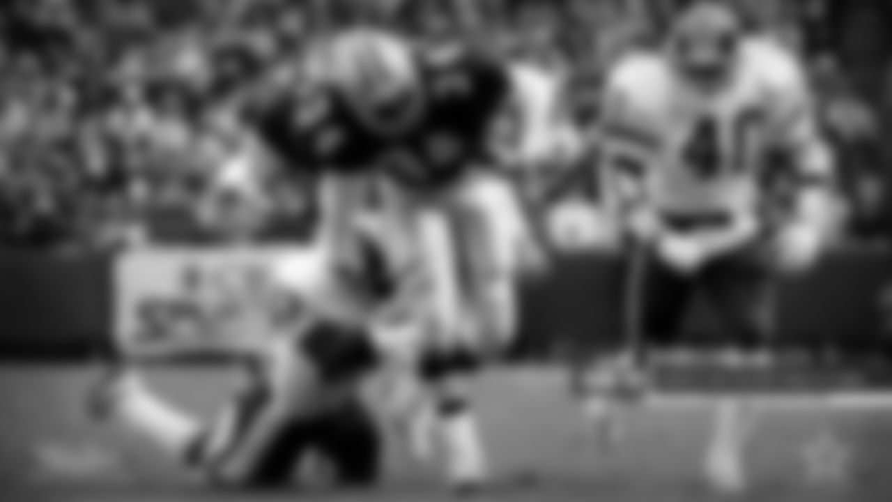 Herschel Walker (1988), 7th - In his last full season with the Cowboys, Walker put up over 2,000 all-purpose yards, showcasing his true versatility to be a powerful runner and dynamic receiver. Walker had 1,514 rushing yards, along with 505 receiving yards.