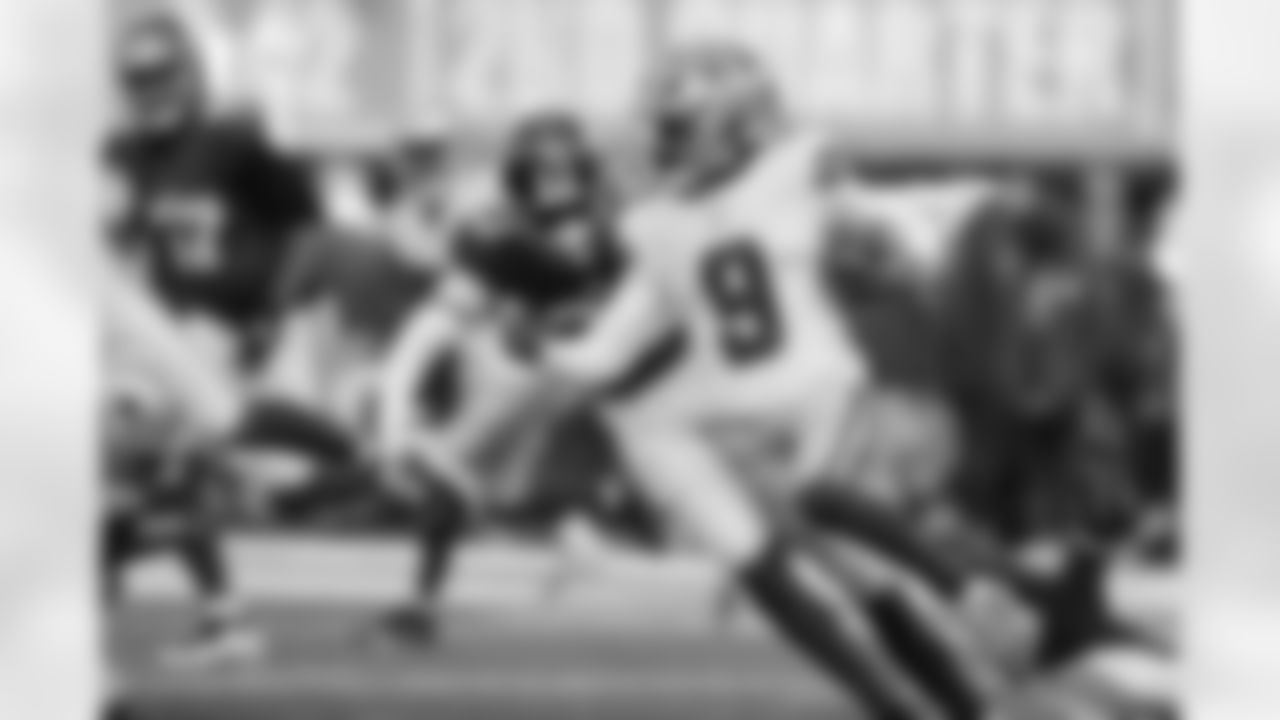 Turpin headlines special teams

Special teams has been an up and down experience for the Cowboys over the course of the season, but KaVontae Turpin had one of his better days bringing back kickoffs against the Giants. 

The highlight was an 84-yard kickoff return in the first quarter to set the Cowboys up at the Giants 11-yard line. A few plays later, Jaydon Blue scored from 14 yards out to give Dallas their first lead of the game. 

Turpin picked up 215 total kickoff return yards on seven returns, good for an average of 30.7 yards per return.