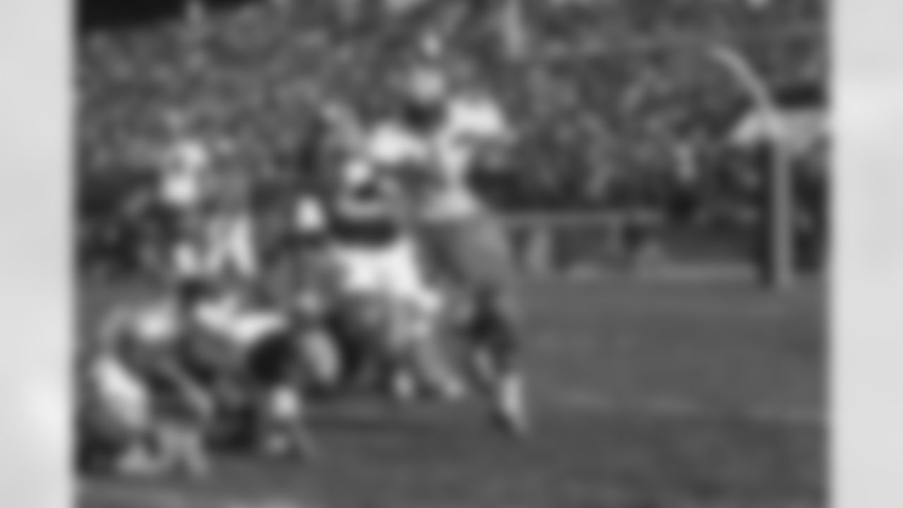 *5) Who is the only player in Cowboys history to throw a touchdown pass, run for a touchdown and catch a touchdown pass in the same game, doing so in a 38-17 win over Philadelphia on Dec. 12, 1967? *
To say Dan Reeves had a historical day would be an understatement. He first reached the end zone with a 5-yard catch in the second quarter and later rushed across the goal line from 1-yard out in the third frame. Then in the fourth, Reeves, who was a quarterback in college at the University of South Carolina, threw a 45-yard half-back pass to Lance Rentzel for the game's final touchdown. To this day, he is not only the lone player in Cowboys record books to achieve the feat, but he is also one of just 14 in NFL history to score all three ways in a single game.