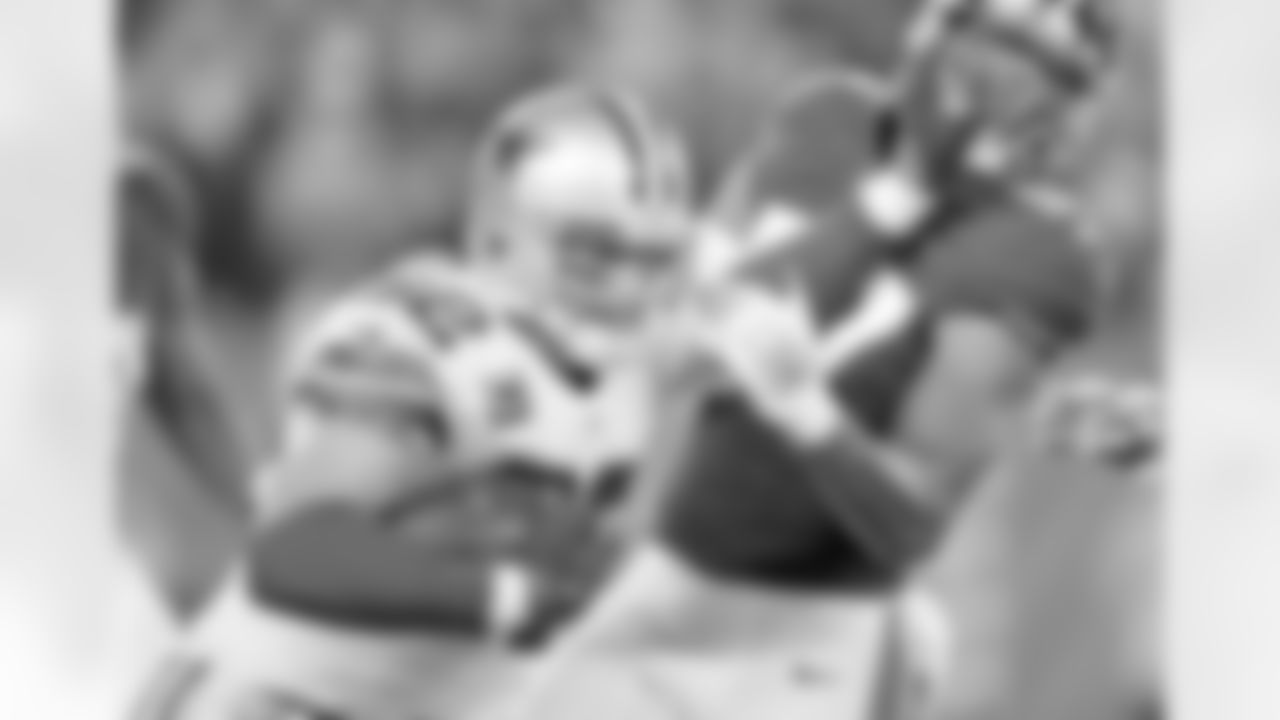 *13) Which Cowboys player has the most career receiving yards against the Giants? *

Tight end Jason Witten is the leader on the board with 1,641 receiving yards, although he played 32 games against the club, 12 more than anyone else in the top 10. Bob Hayes is second with 1,395 yards in just 17 games, his 22.9 yards per catch average tops among the group. Hayes also recorded 19 touchdown catches versus the Giants, the most in franchise history. Witten is the only other player to reach double-digits in scoring receptions against New York, totaling 16.