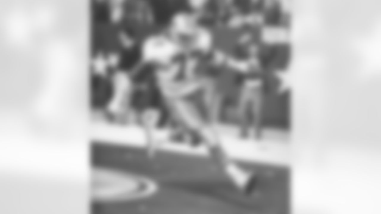 15) Which defensive lineman scored the Cowboys' only touchdown in a 30-7 loss to Washington on Sept. 24, 1989?

Washington was on the road to winning that season's Super Bowl while the Cowboys, in the first year of the Jerry Jones/Jimmy Johnson era, would win just one game. (Surprisingly, that win came at Washington later in the schedule). So unable to get much going on offense, Dallas' only score came when defensive end Jim Jeffcoat scooped up a fumble and rumbled 77 yards for a touchdown, the sixth-longest fumble return in team history. That was also the fourth and final touchdown of his career. Jeffcoat returned two interceptions and two fumbles for scores during his 15-year tenure in the NFL.