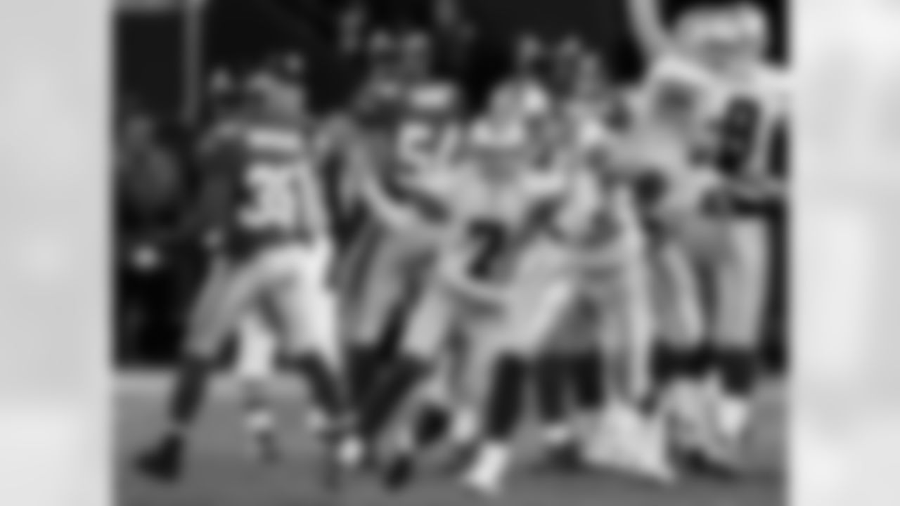 *16) Three years after Billy Cundiff gave the Cowboys a walk-off win over the Giants in the Meadowlands, what other veteran kicker buried the Giants on the road with a last-second kick to beat New York in 2006? *

Martin Gramatica signed with the Cowboys in midseason after the team waived Mike Vanderjagt. Gramatica booted the game-winner against the Giants for a thrilling 23-20 win on Dec. 3, giving Dallas its fourth-straight win.