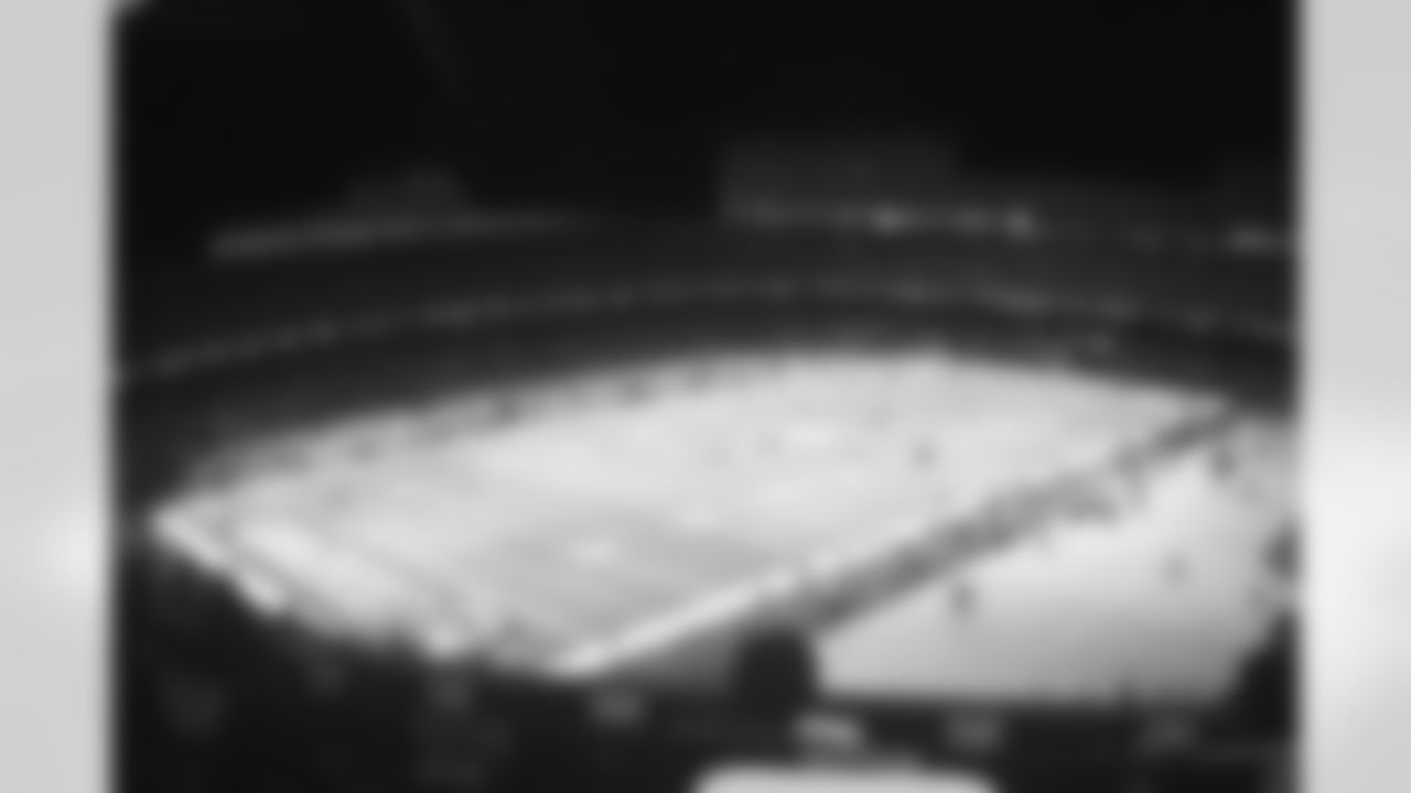 8) What Super Bowl "first" occurred when the Cowboys faced the Broncos to decide the 1977 NFL champion?
Super Bowl XII was held in the New Orleans' Superdome, the NFL's first championship tilt to be played inside.