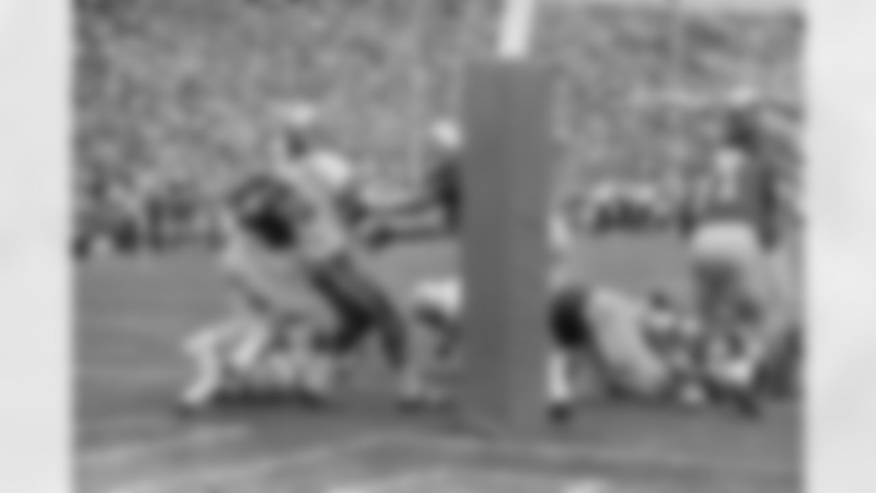 *5) On the other end of the spectrum, the Cowboys scored a franchise-high 59 points in a game against Detroit on Sept. 15, 1968. What two players both scored a pair of rushing touchdowns in the win? *

After Detroit jumped out to a six-point lead, Dallas came back with 38 unanswered points of their own on the way to a 59-13 victory. That set the club record, since tied, for most points in a game, and the 46-point difference is still the second-highest margin of victory in Cowboys annals. There were plenty of heroes in this one, but Dan Reeves (pictured) and Walt Garrison both had two rushing touchdowns on the day, one of only four times in franchise history, both regular season and playoffs, that two players have had two rushing scores in the same game.