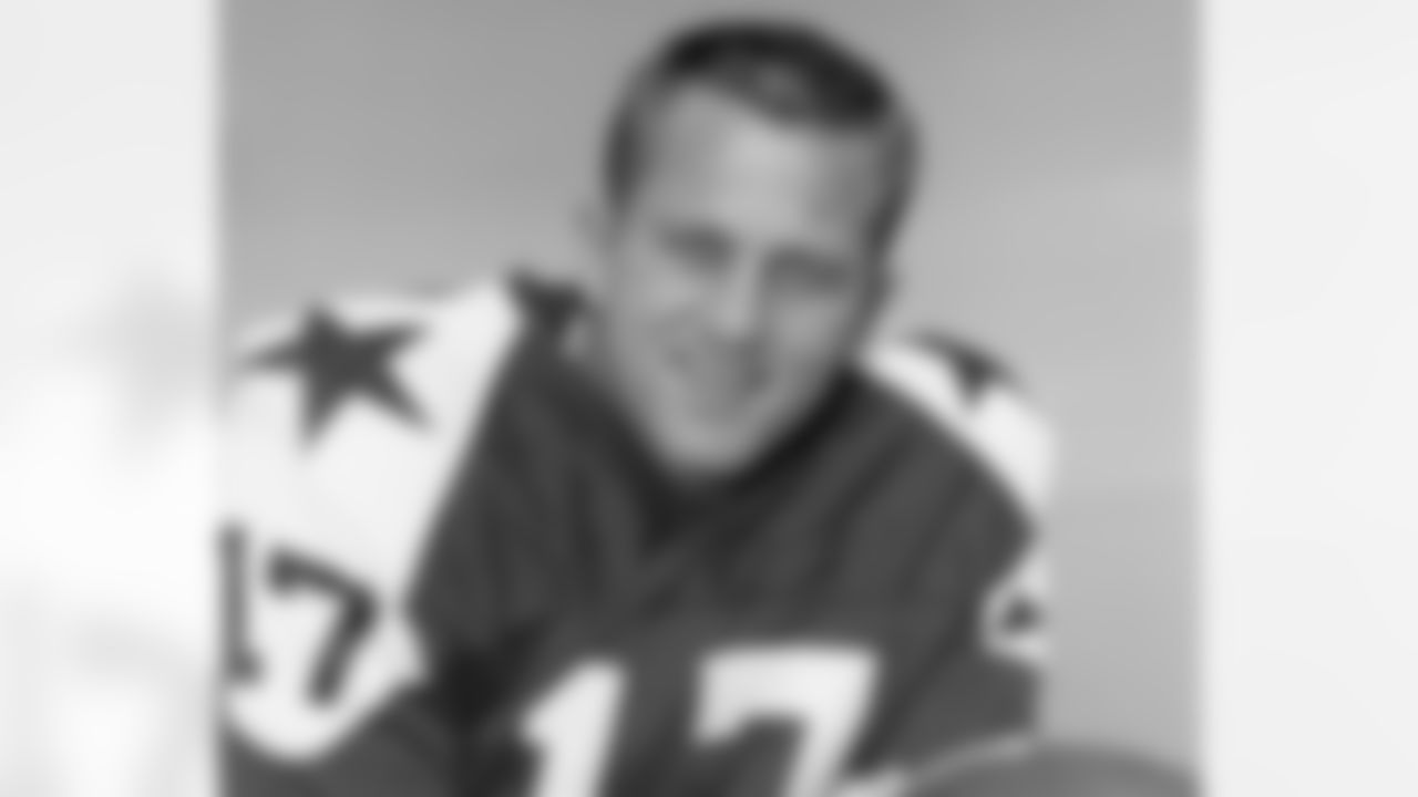 3) True or False. Ring of Honor member Don Meredith, the first face of the franchise who spent his entire NFL career with the Cowboys, was drafted by the Bears.
True – The Cowboys weren't an official NFL team yet when the 1960 draft was held. But they signed Don Meredith to a personal services contract, and then in a prearranged agreement, Bears owner George Halas selected the SMU star in the third round before later trading him to the new Dallas franchise.