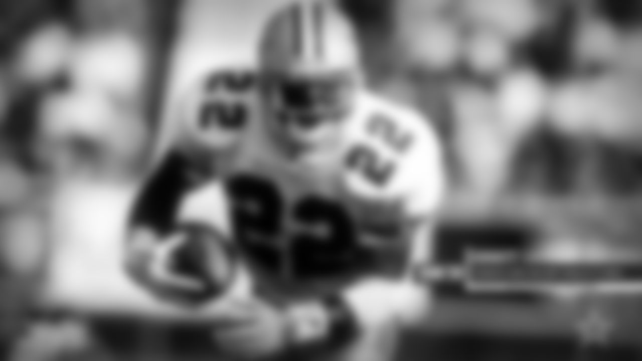 Emmitt Smith (1992), 3rd - The Cowboys won their first Super Bowl in 15 years, and Smith was a major reason for the success, leading the NFL in rushing for the second straight year with 1,713 rushing yards, a franchise record that he would later break. Smith led the NFL with 107.1 rushing yards per game.