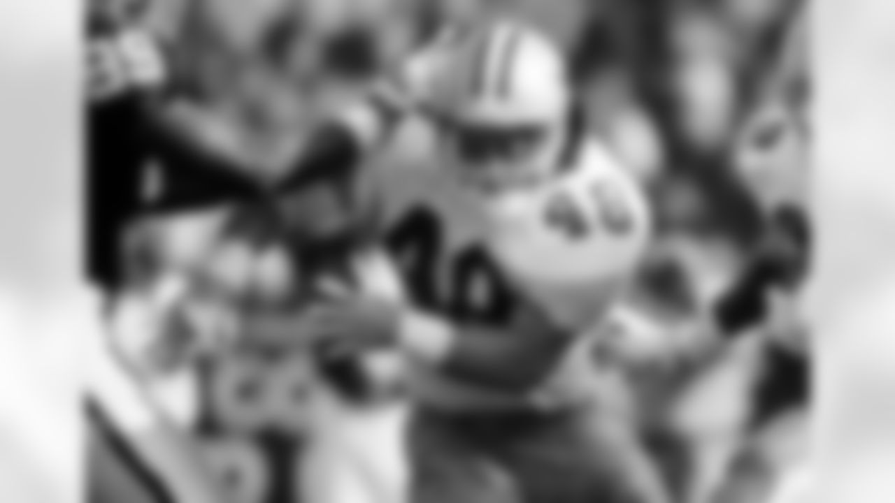 *2) Which former Cowboys fullback was drafted in 1989 using a second-round pick acquired in a trade with the Raiders? *

Dallas drafted guard Steve Wisniewski in the second round and promptly traded him and a sixth-round pick to the Raiders for LA's second, third and fifth rounders. Later in the second round, the Cowboys then drafted Daryl Johnston, one of the best fullbacks of his generation. He would go on to win three Super Bowls and twice earn Pro Bowl honors.