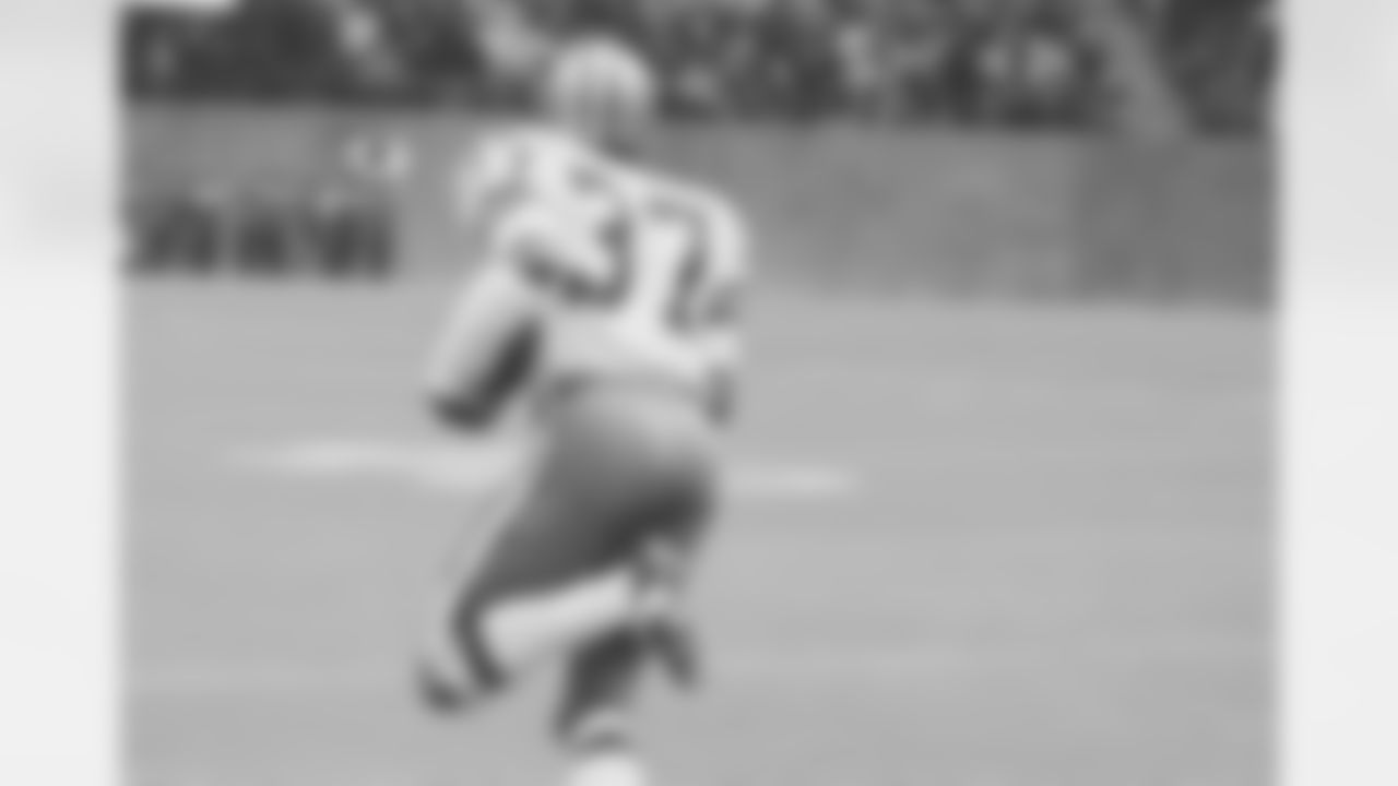 9) On Dec. 4, 1971, against the Jets, who returned the opening kickoff 101 yards for a touchdown, which is still tied for the second longest in franchise history?
Ike Thomas got the scoring started with his 101-yard kickoff return, as the Cowboys went on to steamroll the Jets, 52-10. The 42-point margin of victory is tied for the sixth highest in team record books.