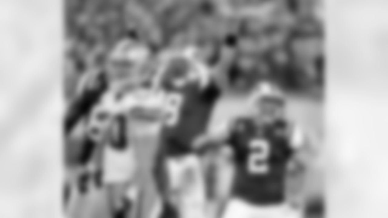 10) What kicker became the first rookie named to the Pro Bowl for the Cowboys, only to beat Dallas with a last-second field goal for the Jets four years later?
Nick Folk (2) was drafted by Dallas in 2007 and made the Pro Bowl that season, one of 13 Pro Bowlers from the Cowboys. But in 2011, he was a member of the Jets and kicked a game-winning field goal to beat the Cowboys in 27-24 in the Week 1 season opener. Currently, Folk is back with the Jets as their kicker during his 18th pro season.