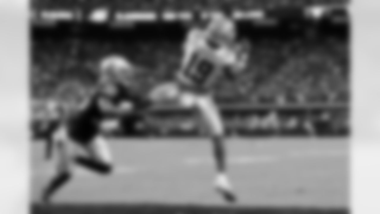 Everybody Eats 

We covered the big night that CeeDee Lamb and George Pickens had earlier in Pic 6, but the Cowboys offense was spreading the love throughout the entire night. 

Four different Cowboys receivers caught a touchdown pass, with Jake Ferguson and Ryan Flournoy joining the fun in the end zone. Eight different Cowboys players caught a pass, leading to 267 of the 381 total offensive yards for Dallas coming through the air. 
Oh, and don't forget Javonte Williams adding 22 carries for 93 yards on the ground as well, with Malik Davis making the most of his opportunities as well adding four carries for 20 yards at five yards per carry.