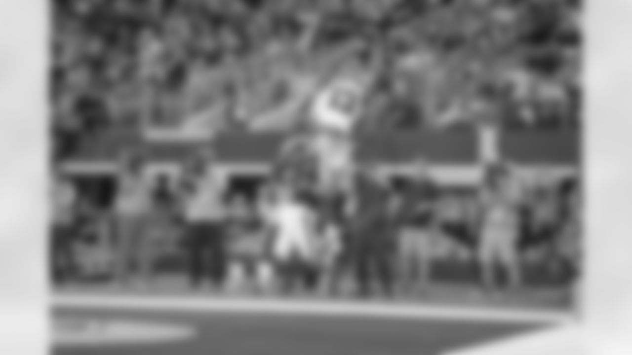 9) Twenty players in Cowboys history have caught three touchdown passes in a game. On Dec. 29, 2019, vs. Washington, this player became the last to accomplish the feat.
Washington was no match for Dallas in this one as the Cowboys took down their rival, 47-16. Michael Gallup didn't top the 100-yard receiving mark in this one, totaling 98, but he did haul in three touchdown receptions to join the team's exclusive club.