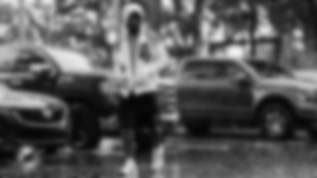 Miami Dolphins wide receiver Jaylen Waddle (17) arrives before an NFL football game against the New Orleans Saints on Sunday, Nov. 30, 2025 in Miami Gardens, FL. (Tomas Diniz Santos/Miami Dolphins via AP)