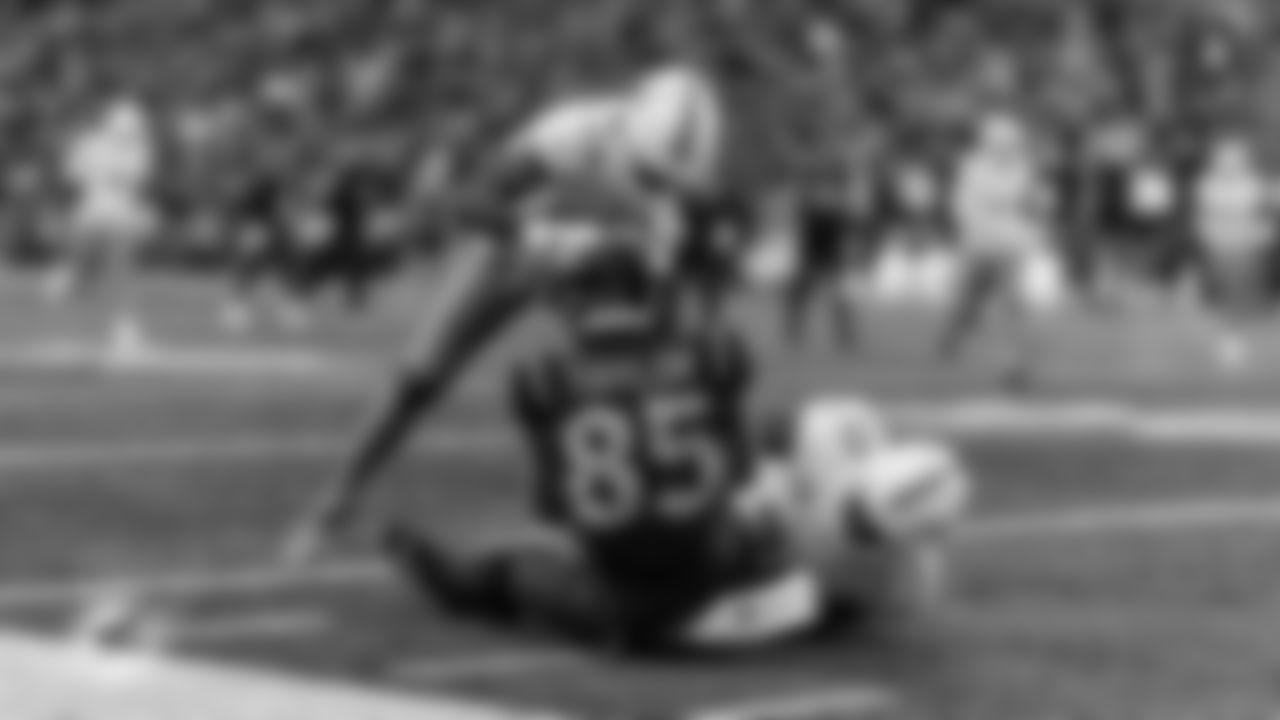 Miami Dolphins cornerback Rasul Douglas (26) and linebacker Jordyn Brooks (20) make a tackle during an NFL football game against the New York Jets on Sunday, Dec. 7, 2025 in East Rutherford, NJ. (Tomas Diniz Santos/Miami Dolphins via AP)