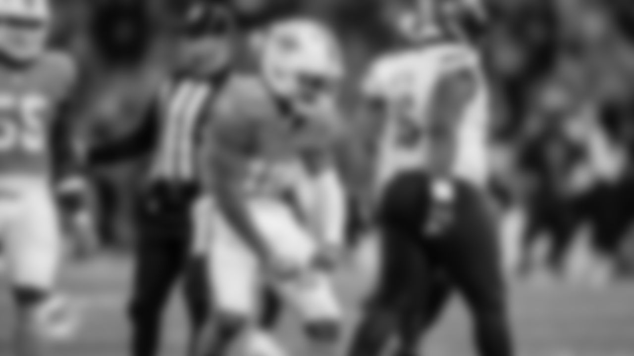 Miami Dolphins wide receiver Jaylen Waddle (17) celebrates during an NFL football game against the Washington Commanders on Sunday, Nov. 16, 2025 in Madrid. (Tomas Diniz Santos/Miami Dolphins via AP)