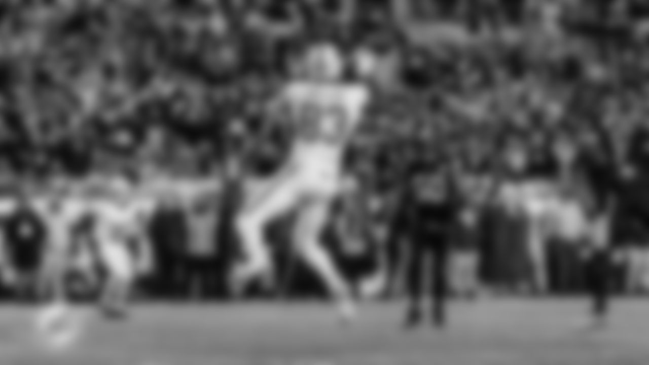 Miami Dolphins tight end Darren Waller (83) makes a catch during an NFL football game against the Pittsburgh Steelers on Monday, Dec. 15, 2025 in Pittsburgh, PA. (Raul Maristany/Miami Dolphins via AP)