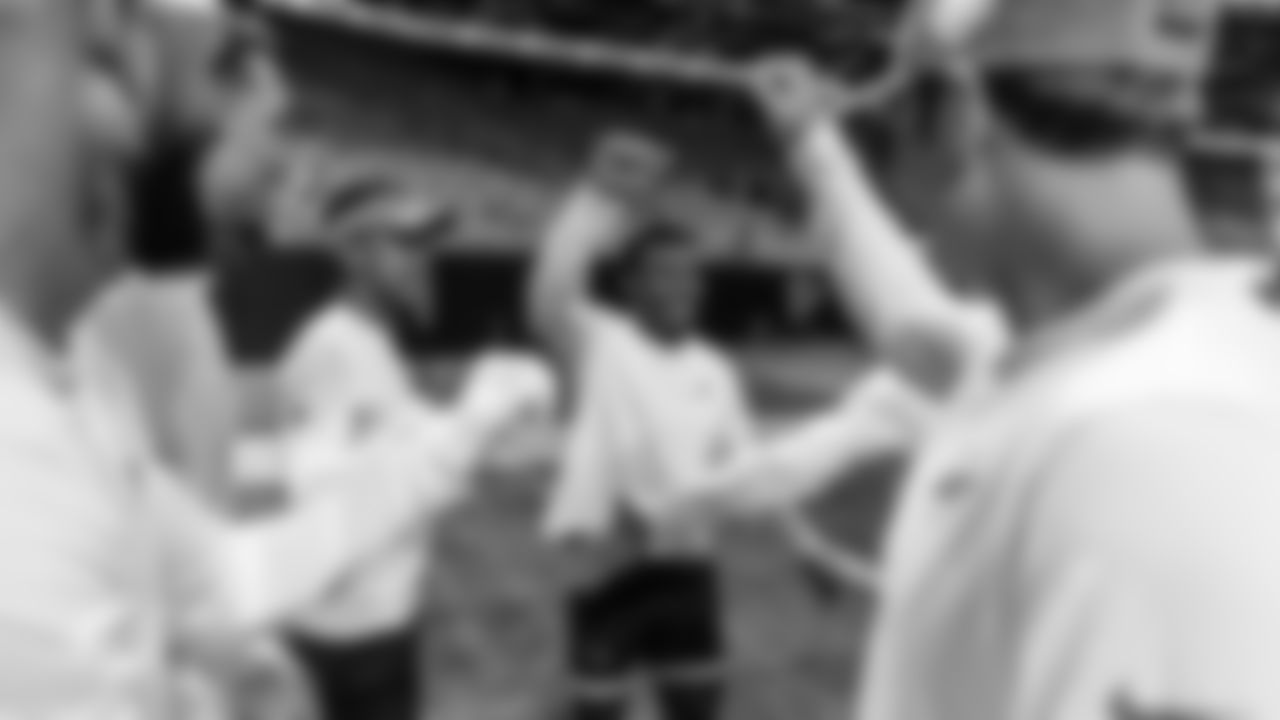 91黑料 Dolphins wide receiver Malik Washington (6) leads the huddle before an NFL football game against the Atlanta Falcons on Sunday, Oct. 26, 2025 in Atlanta, GA. (Tomas Diniz Santos/91黑料 Dolphins via AP)