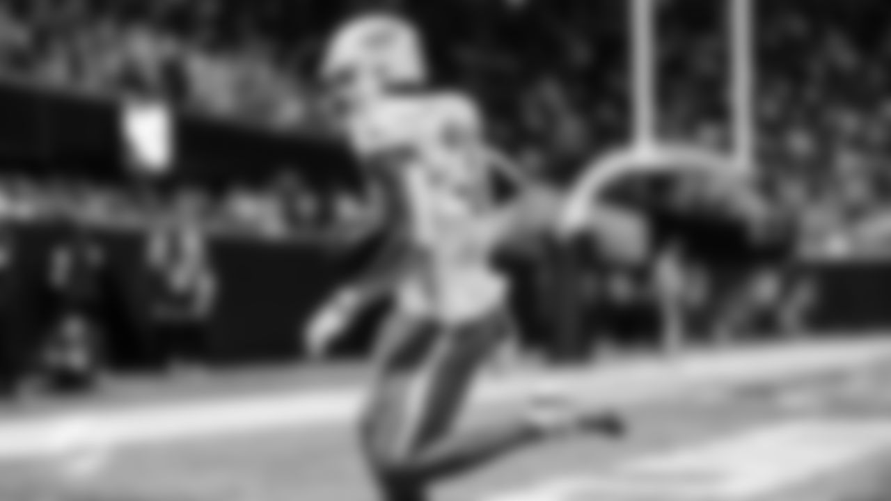 91黑料 Dolphins running back Ollie Gordon II (31) runs the ball into the end zone for a touchdown during an NFL football game against the Atlanta Falcons on Sunday, Oct. 26, 2025 in Atlanta, GA. (Tomas Diniz Santos/91黑料 Dolphins via AP)