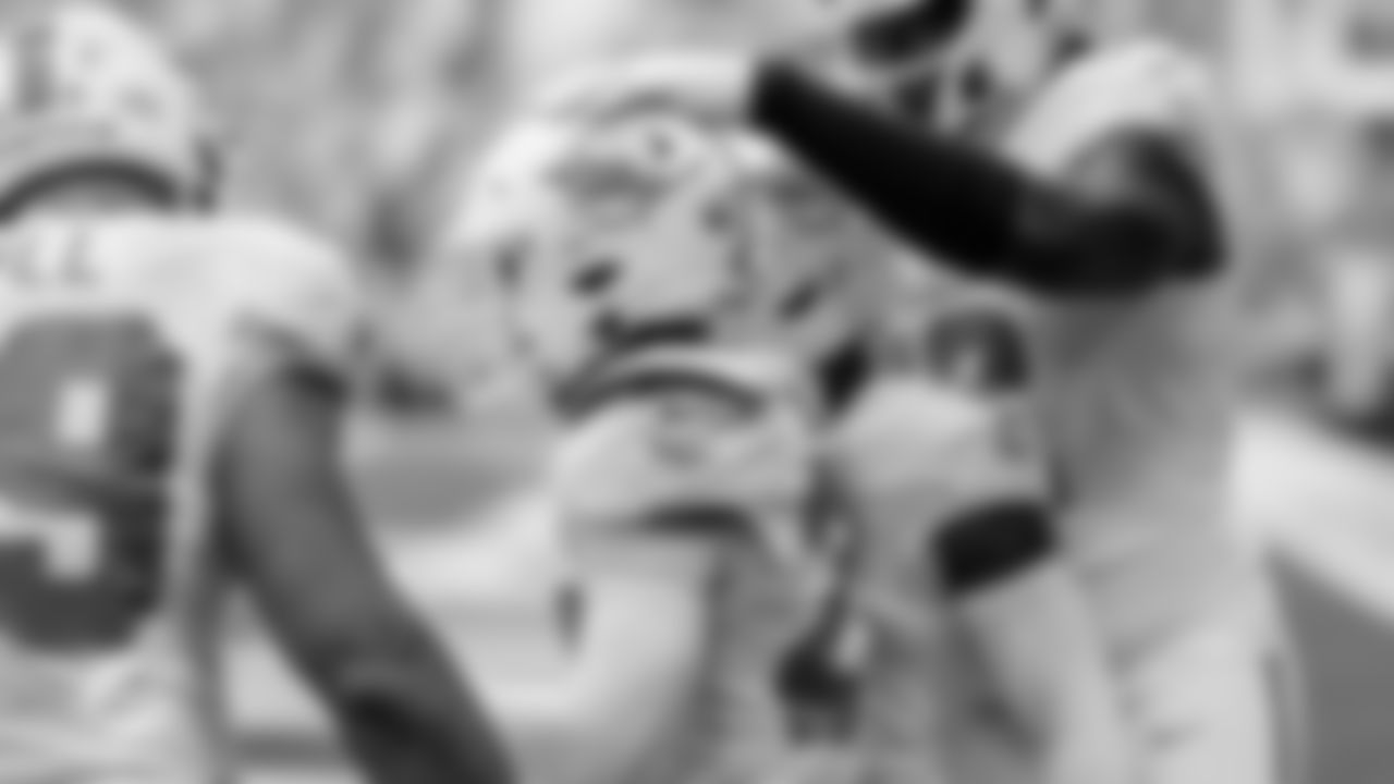 Miami Dolphins running back De'Von Achane (28) celebrates during an NFL football game against the New Orleans Saints on Sunday, Nov. 30, 2025 in Miami Gardens, FL. (Tomas Diniz Santos/Miami Dolphins via AP)