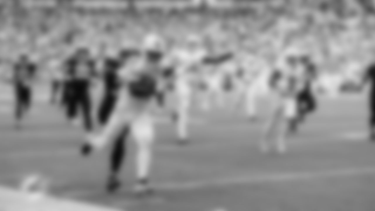 Miami Dolphins running back De'Von Achane (28) runs the ball into the end zone for a touchdown during an NFL football game against the New Orleans Saints on Sunday, Nov. 30, 2025 in Miami Gardens, FL. (Tomas Diniz Santos/Miami Dolphins via AP)