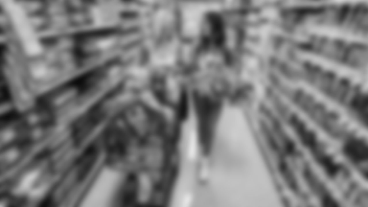 241029-PublixshopwithaFin-JP406