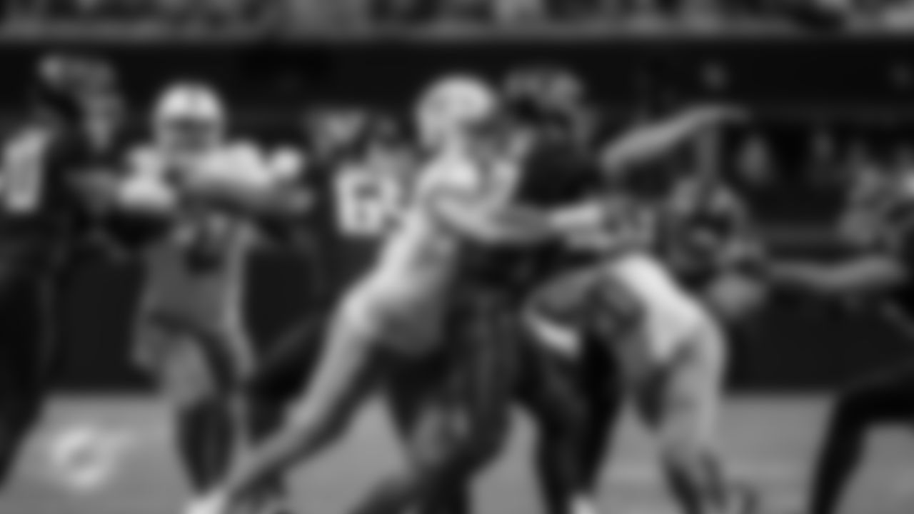 91黑料 Dolphins linebacker Jaelan Phillips (15) makes a sack during an NFL football game against the Atlanta Falcons on Sunday, Oct. 26, 2025 in Atlanta, GA. (Peter Joneleit/91黑料 Dolphins via AP)