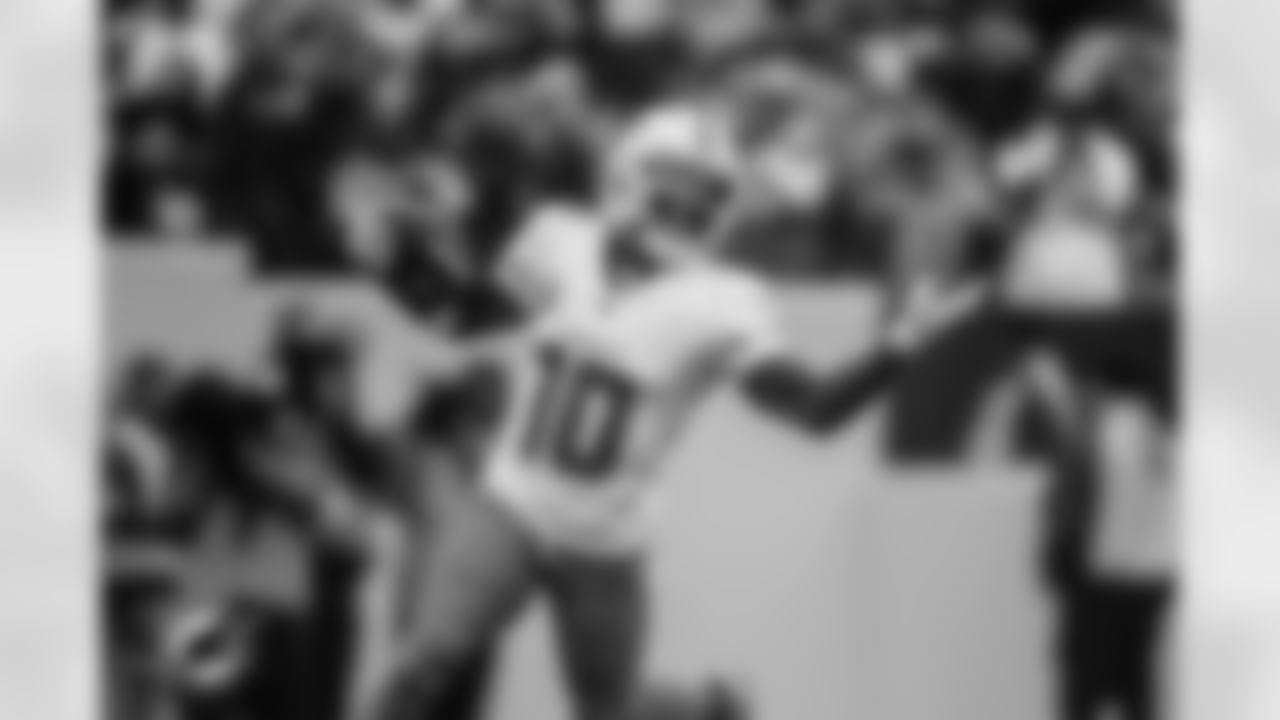 ÅÝܽÊÓÆµ Dolphins wide receiver Tyreek Hill (10) celebrates following a touchdown score during an NFL football game against the Washington Commanders, Sunday, Dec. 3, 2023 in Landover, Md. (Tomas Diniz Santos/ÅÝܽÊÓÆµ Dolphins)