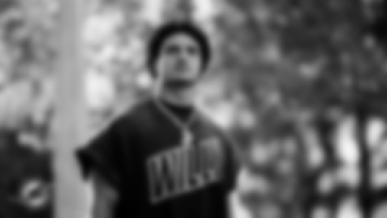 Miami Dolphins linebacker Jaelan Phillips (15) arrives before an NFL football game against the Baltimore Ravens on Thursday, Oct. 30, 2025 in Miami Gardens, FL. (Tomas Diniz Santos/Miami Dolphins via AP)