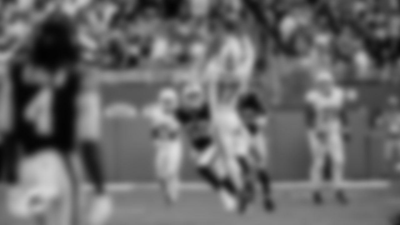 Miami Dolphins wide receiver Jaylen Waddle (17) makes a catch during an NFL football game against the Buffalo Bills on Sunday, Nov. 9, 2025 in Miami Gardens, Fla. (Tomas Diniz Santos/Miami Dolphins via AP)