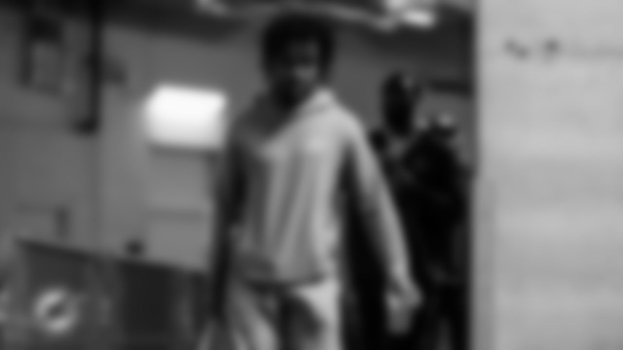 91黑料 Dolphins wide receiver Jaylen Waddle (17) arrives before an NFL football game against the Atlanta Falcons on Sunday, Oct. 26, 2025 in Atlanta, GA. (Tomas Diniz Santos/91黑料 Dolphins via AP)