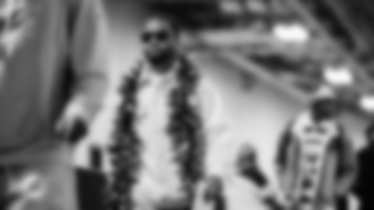 Miami Dolphins quarterback Tua Tagovailoa (1) arrives before an NFL football game against the Pittsburgh Steelers on Monday, Dec. 15, 2025 in Pittsburgh, PA. (Tomas Diniz Santos/Miami Dolphins via AP)