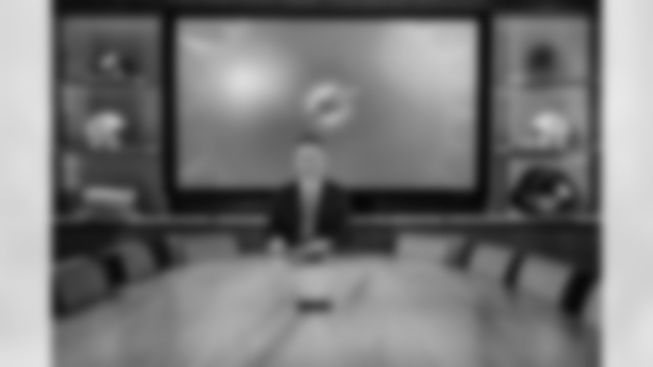 Miami Dolphins new head coach Jeff Hafley signs his contract at the Baptist Health Training Facility on Thursday, Jan. 22, 2026, in Miami Gardens, Fla. (Peter McMahon/Miami Dolphins)