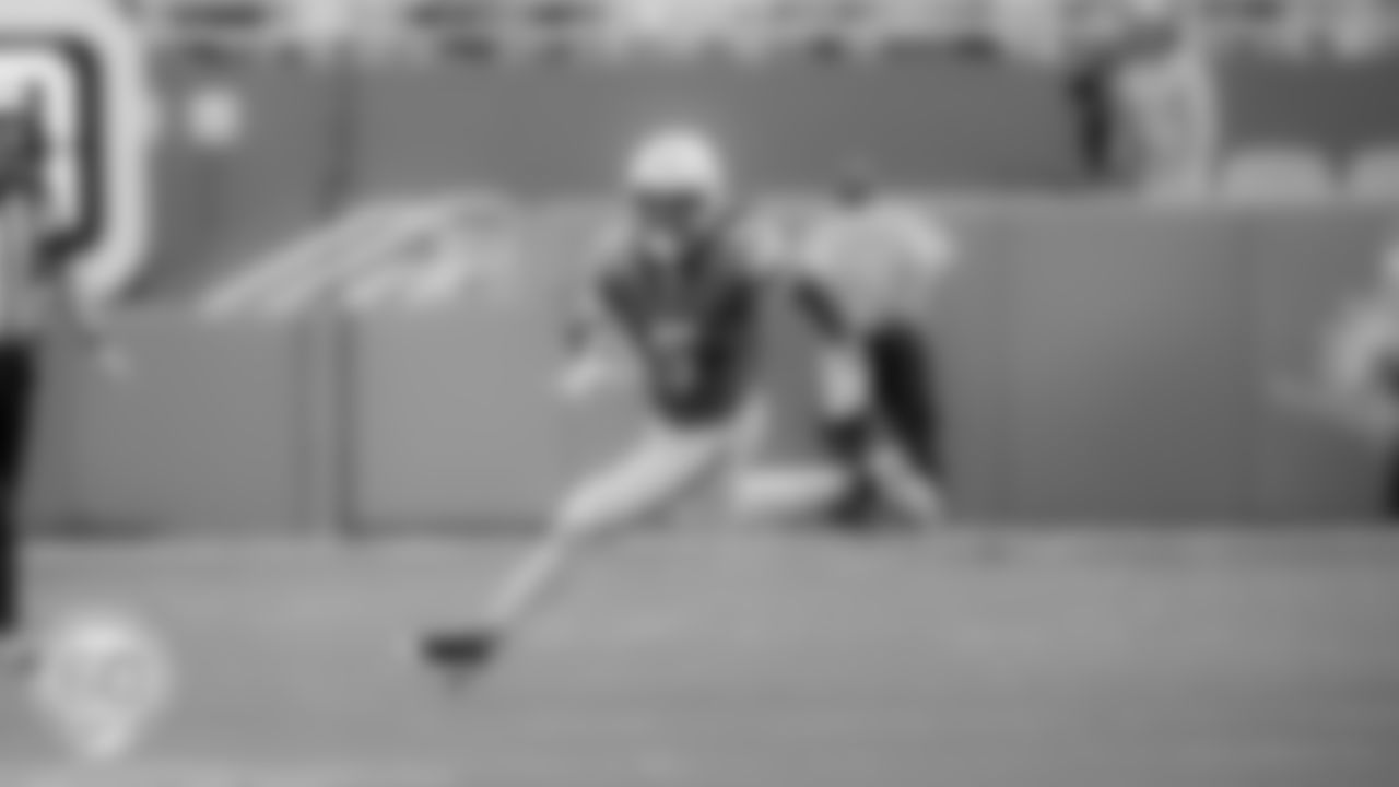 Miami Dolphins running back Jaylen Wright (5) runs the ball during an NFL football game against the Cincinnati Bengals on Sunday, Dec. 21, 2025 in Miami Gardens, FL. (Raul Maristany/Miami Dolphins via AP)